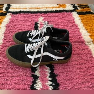 Classic Vans skate shoe - men’s 7.5, women’s 9